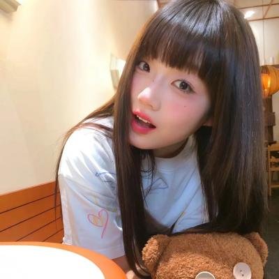 戴珍珠耳环的少女